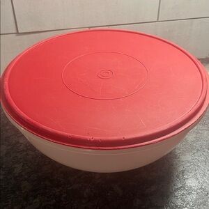 26 cup vintage Tupperware Red and White Mixing Bowl with Lid. Great condition